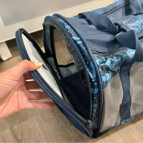 Blue cat carrier - Picture 7 of 10